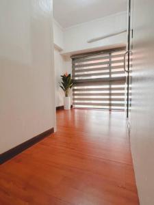 2BR spacious loft in QC, short walk to M Place