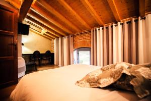 Hotels Les Ecuries de la Tour : photos des chambres