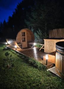 Domki trzy jeziora z zewnętrznym SPA - sauna, balia do schładzania i jacuzzi