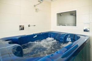 Martonfalvi Penthouse w Jacuzzi