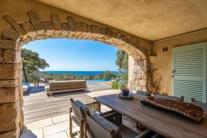 Villa Sud Corse 6ch piscine 27m, accès mer