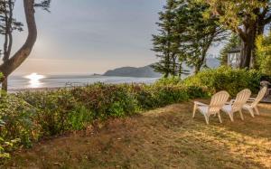 Agate Beach Oceanfront Lodge