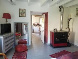 Maisonnette dans un écrin de pierre et de verdure