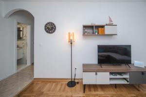 New Renovated Warm Cozy Fully Equipped One Bedroom Apartment in Budva, Free Parking, Ideal for Long Stays