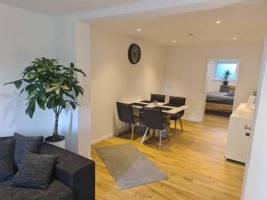 Kernsan. Souterrain-Wohnung 60qm mit Pool Blick