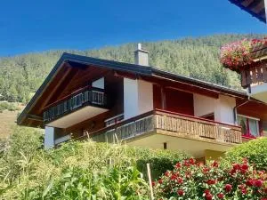 Chalet Kristall 4 1/2 Zimmer-Maisonetten-Haus - Varen