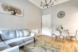 Two Bed Stylish Apartment in Heart of West End