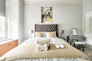 Two Bed Stylish Apartment in Heart of West End