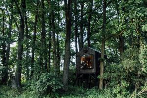 KeepCalm Treehouse far from the civilization