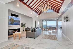 Royal Retreat Peaceful Lakefront