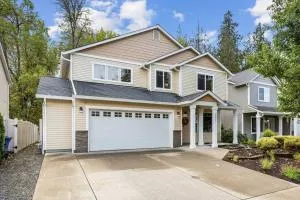 Spacious 4 bed near park/trails - 长景市