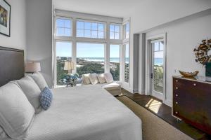 GULF FRONT PENTHOUSE CONDO COMPLIMENTARY GOLF CART 407 Compass Point 1, WaterSound - 3 BR, SLPS 8 condo