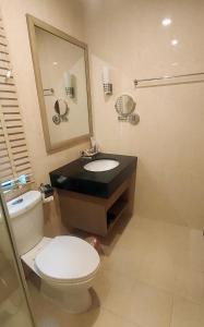 Biệt thự nguyên căn, 5 phòng ngủ, bể bơi chung, cách bãi biển 100m