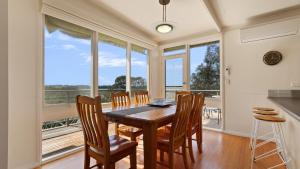 Nakarra - Spacious Family Beach Escape