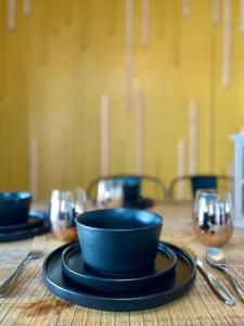 BOHO House - Pool, Spa, Boat Parking, Central