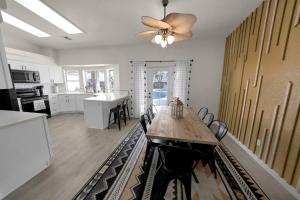 BOHO House - Pool, Spa, Boat Parking, Central