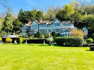 Stunning Riverside Home with Fantastic Views - 马洛