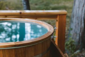Kootenay Lakeview Retreats - Forest Cabin