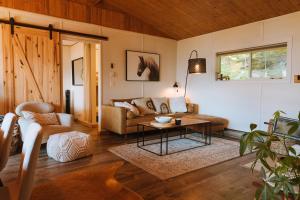 Kootenay Lakeview Retreats - Forest Cabin