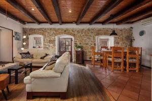 Holiday Home Meja Private Pool- Happy Rentals 