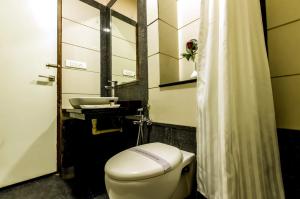Golden Manor By BrandMyHotel -Jaipur City Centre Hotel