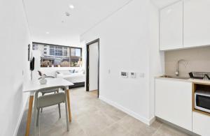 Arthur Hotel Bondi Junction no reception and house keeping no sofa bed