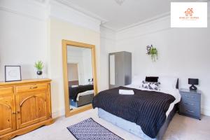 Spacious 6-Bedroom House with Parking in Bridgwater Ideal for Contractors & Group Stays
