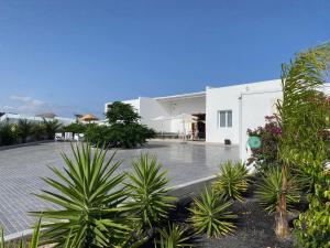 Costa Teguise 3 bed villa with sea view on the golf estate