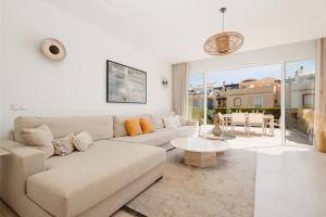 Holiday Home next to the beach, with private terrace, BBQ and incredible sea-view solarium