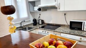 La Casita Denia, charming 2BR Townhouse with shared Pool, 1km to Beach