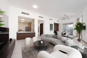 Maison Privee - Elegant & Panoramic Sea View Apt on Al Reem Island