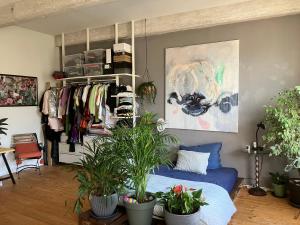 Artsy Loft in Urban Neighbourhood