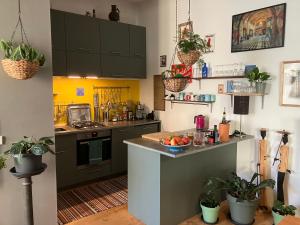Artsy Loft in Urban Neighbourhood