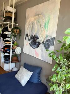 Artsy Loft in Urban Neighbourhood