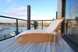 Marina Magic Getaways - Your Waterfront Retreat