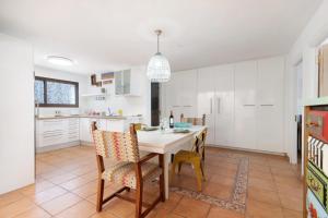 Villa Floti con vistas al mar