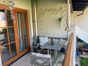 Appartment BERGE byTILLY - Ruhiges Waldrand-Refugium mit Balkon, Gartenblick & Nähe zum Wörthersee