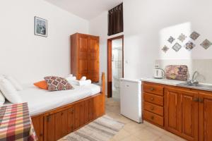 Apostolos Rooms