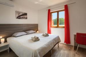 Activity villa Gita with pool and grill in Tinjan