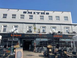 Smiths Hotel