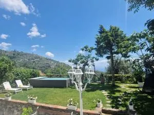 The Retreat Rustic Charm, Views & Pool - Torca