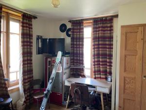 A Room in Grands Charmoz