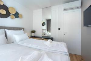 Annabel's Luxury Apartment with private pool, indoor jacuzzi with sauna 