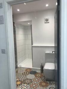 Sharp Tor Riverside Studio Apartment