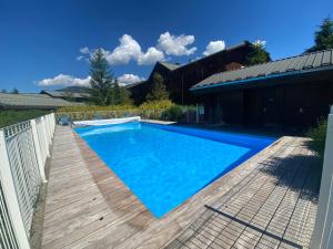 Appartement en duplex avec piscine à Samoëns - FR-1-624-12