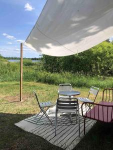 Agundaborg Lake hut with a view