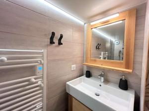 Appartement familial 4 pièces, ski-inski-out, 8 pers, Méribel - FR-1-180-596