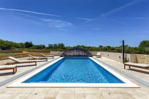 Villa Andamalu with heated pool