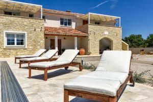 Villa Andamalu with heated pool