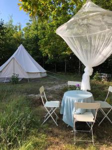 Nature Bell-tent with lakeside view